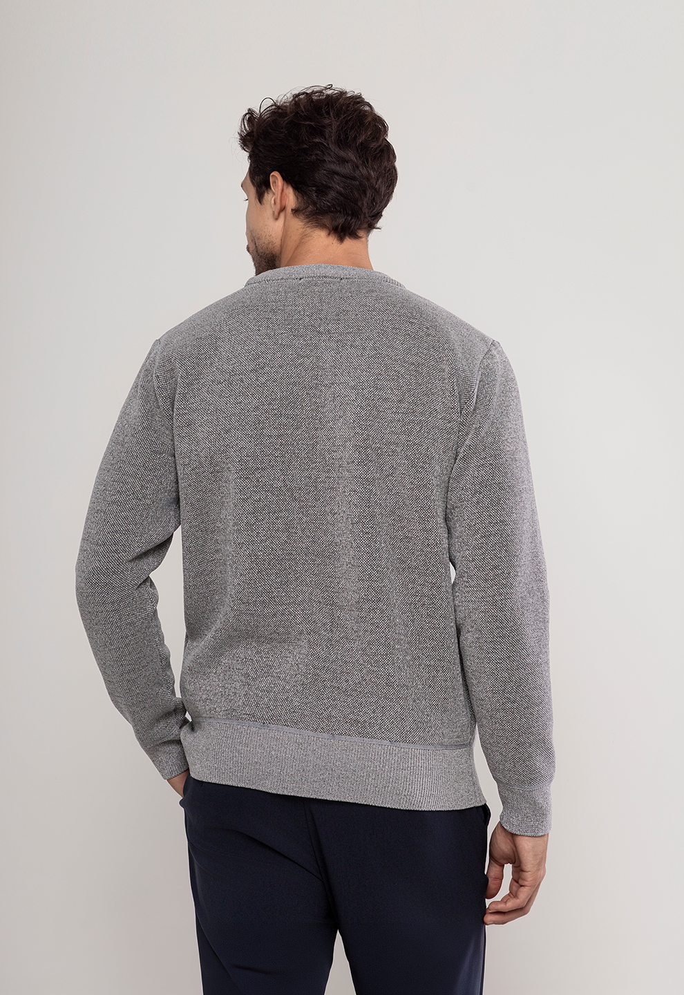 Suéter Peluciado Basic  Cinza