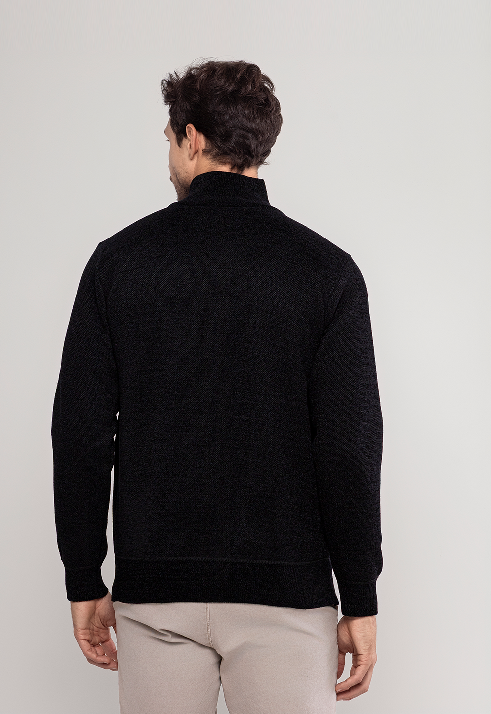 Suéter Peluciado Meio Zip  Preto