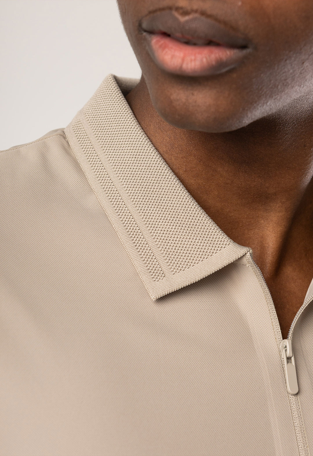 Polo Dry-Fit Motion Zip Caqui